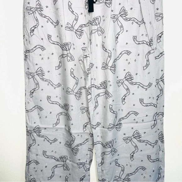 Victoria’s Secret Light Gray Black Bow Print Wide Leg Pajama Pants Small Women’s - Picture 4 of 12